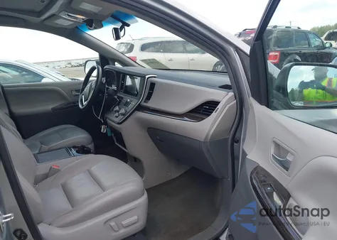 2015 Toyota Sienna Xle 8 Passenger z USA, uszkodzony, nr VIN 5TDYK3DC7FS659864